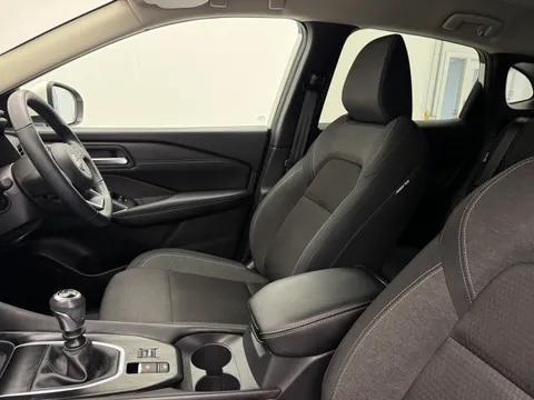 DY72ZRP Nissan Qashqai 1.3 DiG-T MH 158 N-Connecta 5dr Thumbnail #16