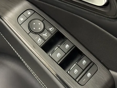 DY72ZRP Nissan Qashqai 1.3 DiG-T MH 158 N-Connecta 5dr Thumbnail #21