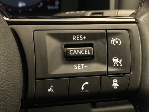 DY72ZRP Nissan Qashqai 1.3 DiG-T MH 158 N-Connecta 5dr Thumbnail #24