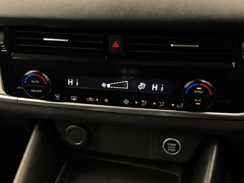 DY72ZRP Nissan Qashqai 1.3 DiG-T MH 158 N-Connecta 5dr Thumbnail #28