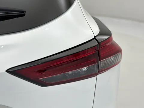 DY72ZRP Nissan Qashqai 1.3 DiG-T MH 158 N-Connecta 5dr Thumbnail #34