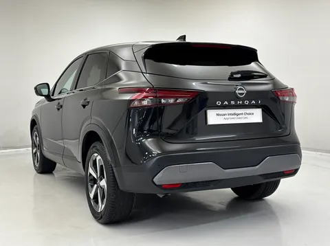 YH72XGE Nissan Qashqai 1.3 DiG-T MH N-Connecta 5dr Thumbnail #10