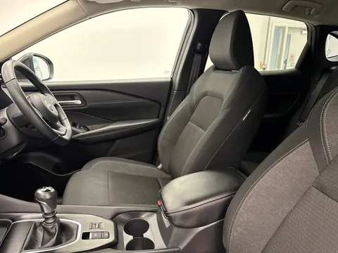 YH72XGE Nissan Qashqai 1.3 DiG-T MH N-Connecta 5dr Thumbnail #15