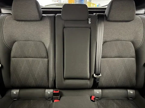 YH72XGE Nissan Qashqai 1.3 DiG-T MH N-Connecta 5dr Thumbnail #18