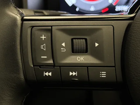 YH72XGE Nissan Qashqai 1.3 DiG-T MH N-Connecta 5dr Thumbnail #23