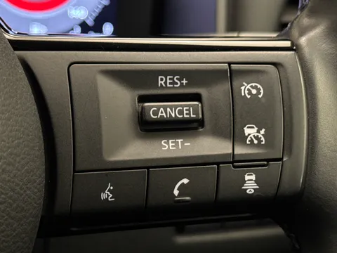 YH72XGE Nissan Qashqai 1.3 DiG-T MH N-Connecta 5dr Thumbnail #24