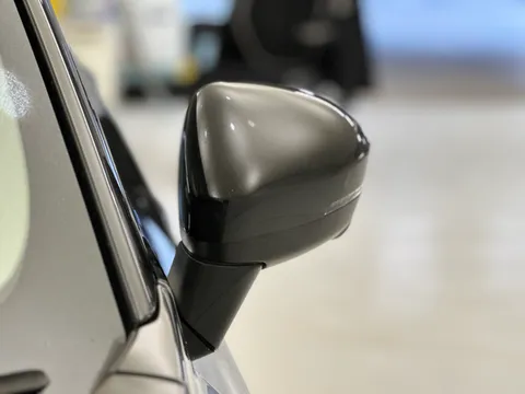 YH72XGE Nissan Qashqai 1.3 DiG-T MH N-Connecta 5dr Thumbnail #32