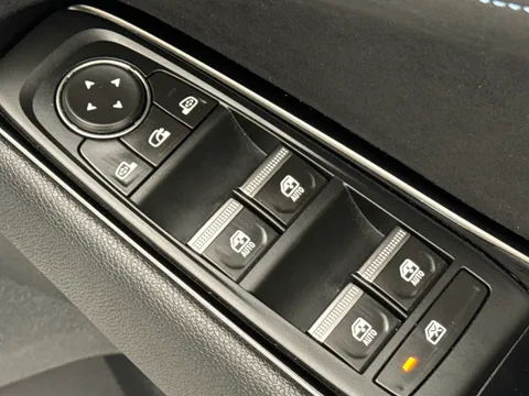 28 of 36 for Renault Austral E-Tech FHEV Techno Esprit Alpine 5dr Auto