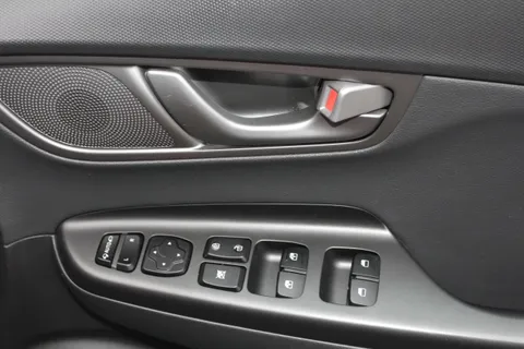 18 of 39 for Hyundai Kona 150kW Premium SE 64kWh 5dr Auto