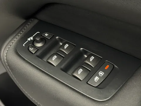 DU75XON Volvo XC60 2.0 B5P Plus Black Edition 5dr AWD Geartronic Thumbnail #20