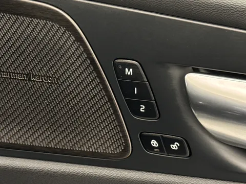 DU75XON Volvo XC60 2.0 B5P Plus Black Edition 5dr AWD Geartronic Thumbnail #21