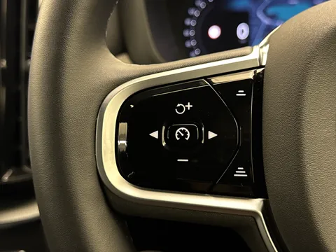 DU75XON Volvo XC60 2.0 B5P Plus Black Edition 5dr AWD Geartronic Thumbnail #22