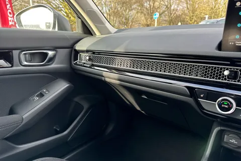 DA25KPG Honda Civic 2.0 eHEV Elegance 5dr CVT Thumbnail #24