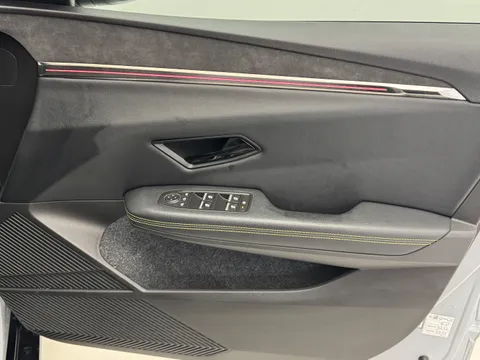 17 of 33 for Renault Megane E-Tech EV60 160kW Launch Edition 60kWh OC 5dr Auto