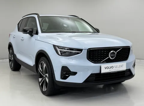 RV74FPX Volvo XC40 2.0 B4P Ultra Dark 5dr Auto Thumbnail #1