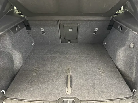 RV74FPX Volvo XC40 2.0 B4P Ultra Dark 5dr Auto Thumbnail #13