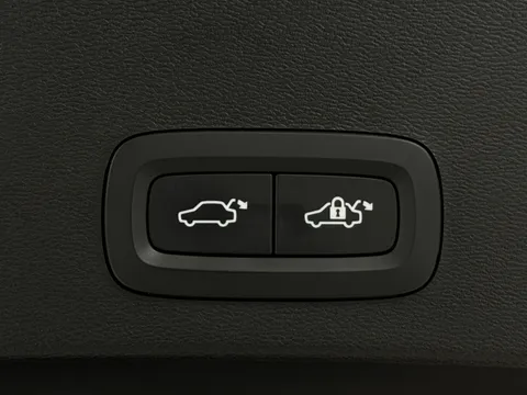 RV74FPX Volvo XC40 2.0 B4P Ultra Dark 5dr Auto Thumbnail #14