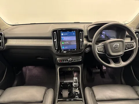 RV74FPX Volvo XC40 2.0 B4P Ultra Dark 5dr Auto Thumbnail #11