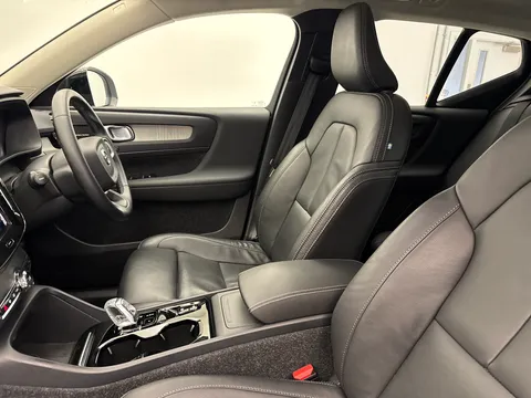 RV74FPX Volvo XC40 2.0 B4P Ultra Dark 5dr Auto Thumbnail #10