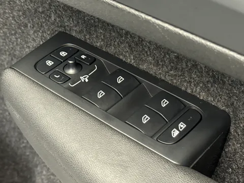 RV74FPX Volvo XC40 2.0 B4P Ultra Dark 5dr Auto Thumbnail #20