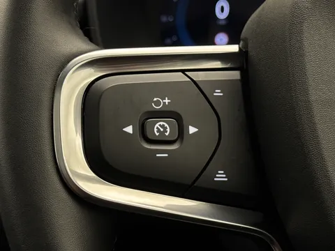 RV74FPX Volvo XC40 2.0 B4P Ultra Dark 5dr Auto Thumbnail #24