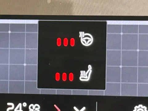 RV74FPX Volvo XC40 2.0 B4P Ultra Dark 5dr Auto Thumbnail #29