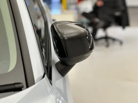 RV74FPX Volvo XC40 2.0 B4P Ultra Dark 5dr Auto Thumbnail #33