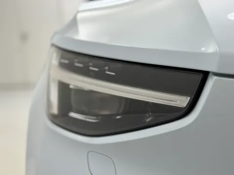 RV74FPX Volvo XC40 2.0 B4P Ultra Dark 5dr Auto Thumbnail #34