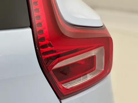 RV74FPX Volvo XC40 2.0 B4P Ultra Dark 5dr Auto Thumbnail #35