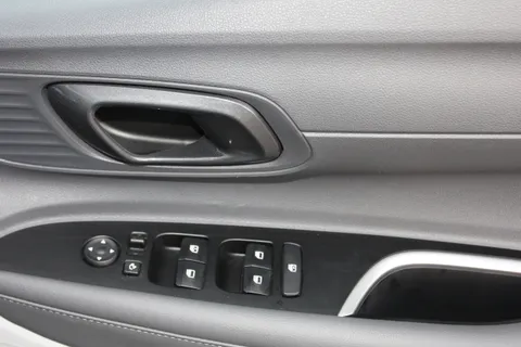 EA74BVV Hyundai Bayon 1.0 TGDi Ultimate 5dr DCT Thumbnail #16