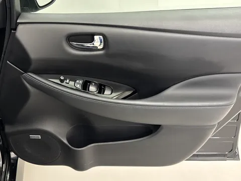 VE70OOJ Nissan LEAF 160kW e+ Tekna 62kWh 5dr Auto Thumbnail #19