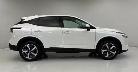 FY22UWW Nissan Qashqai 1.3 DiG-T MH N-Connecta 5dr Thumbnail #11