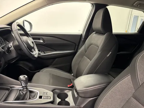 FY22UWW Nissan Qashqai 1.3 DiG-T MH N-Connecta 5dr Thumbnail #12