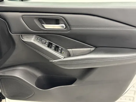 FY22UWW Nissan Qashqai 1.3 DiG-T MH N-Connecta 5dr Thumbnail #19