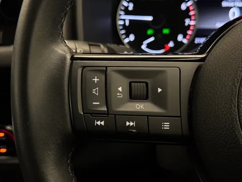 FY22UWW Nissan Qashqai 1.3 DiG-T MH N-Connecta 5dr Thumbnail #22