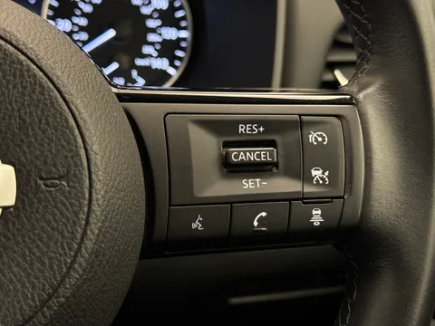 FY22UWW Nissan Qashqai 1.3 DiG-T MH N-Connecta 5dr Thumbnail #23