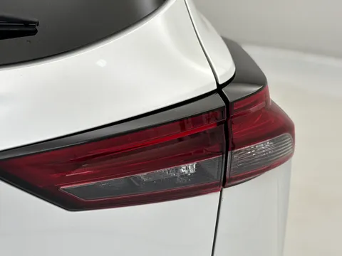 FY22UWW Nissan Qashqai 1.3 DiG-T MH N-Connecta 5dr Thumbnail #32