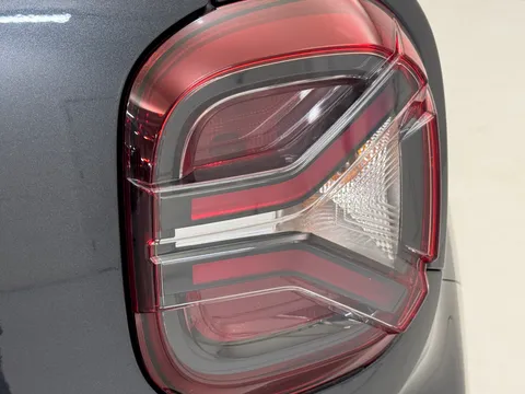 DY22DHK Dacia Duster 1.0 TCe 100 Bi-Fuel Comfort 5dr Thumbnail #31