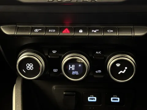 DX22RZS Dacia Duster 1.0 TCe 100 Bi-Fuel Prestige 5dr Thumbnail #28