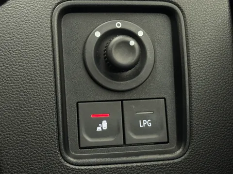 DX22RZS Dacia Duster 1.0 TCe 100 Bi-Fuel Prestige 5dr Thumbnail #29
