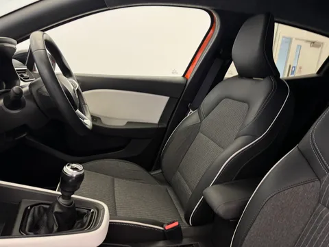 DU73ZKB Renault Clio 1.0 TCe 90 Techno 5dr Thumbnail #18