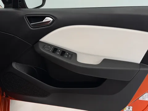 DU73ZKB Renault Clio 1.0 TCe 90 Techno 5dr Thumbnail #24