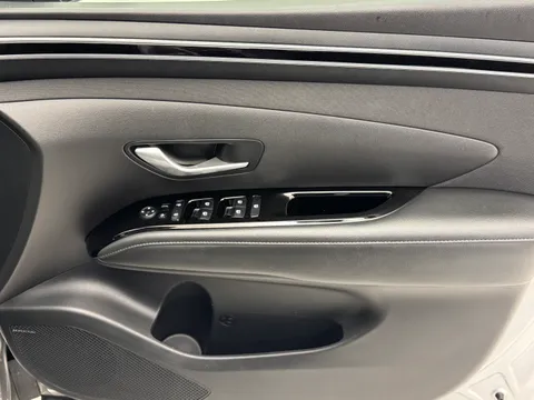 EA22AXK Hyundai Tucson 1.6 TGDi Premium 5dr 2WD Thumbnail #22