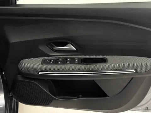 OO04STZ Dacia Jogger 1.6 HEV Extreme SE 5dr Auto Thumbnail #20