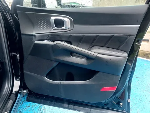 MD73ZYN Kia Sorento 1.6 T-GDi PHEV Vision 5dr Auto Thumbnail #11