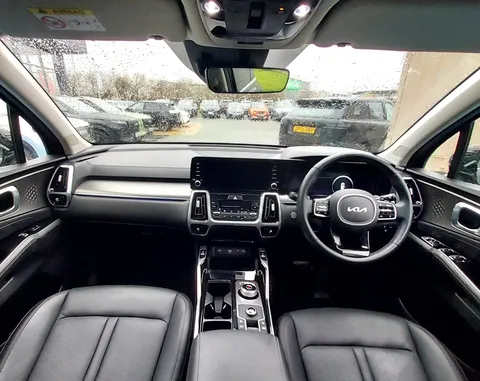 MD73ZYN Kia Sorento 1.6 T-GDi PHEV Vision 5dr Auto Thumbnail #2
