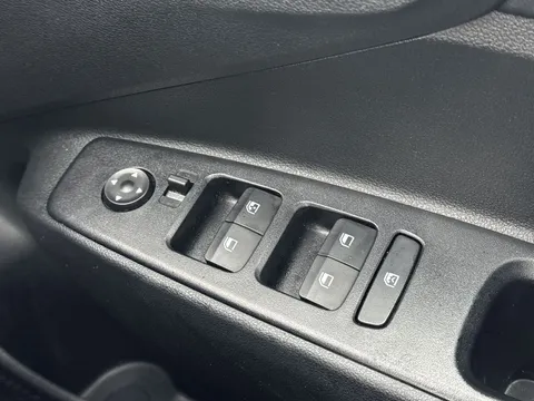 EA25YGK Hyundai i10 1.2 [79] Advance 5dr Auto [Nav] Thumbnail #32