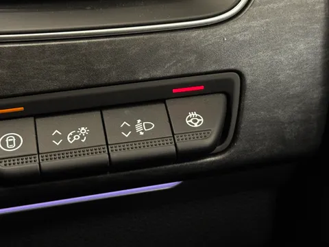 HK74RDV Renault ARKANA 1.6 E-Tech FHEV 145 Esprit Alpine 5dr Auto Thumbnail #28