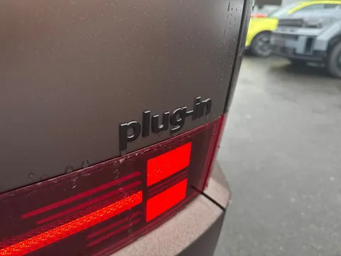 DT25ZZN Hyundai Santa Fe 1.6 TGDi PHEV Calligraphy 5dr 4WD Auto [6 Seats] Thumbnail #26