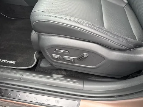 DT25ZZN Hyundai Santa Fe 1.6 TGDi PHEV Calligraphy 5dr 4WD Auto [6 Seats] Thumbnail #28